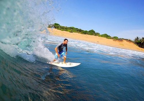 Surfs-up-in-Arugam-Bay-slider-1.jpg